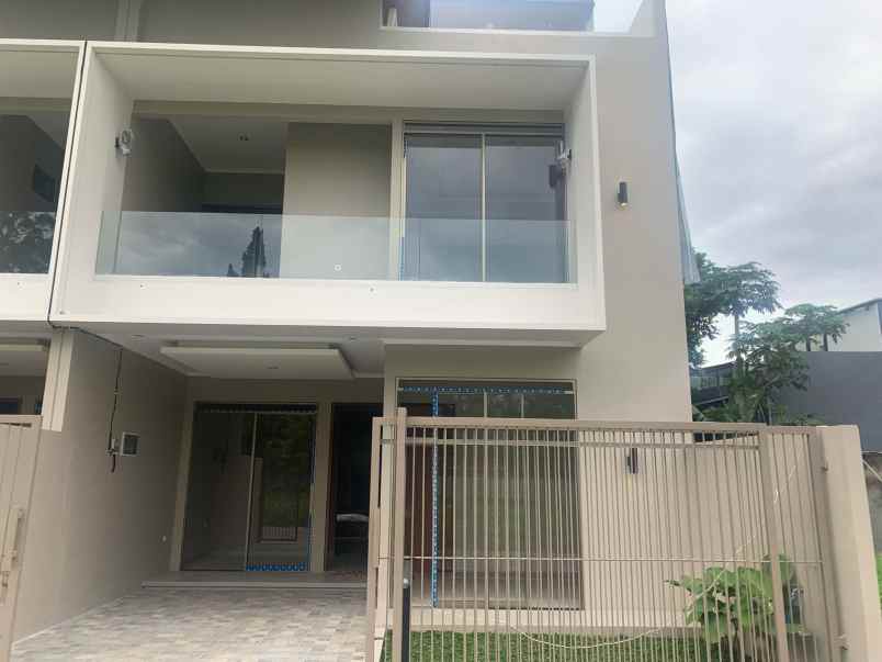 dijual rumah jl cigadung