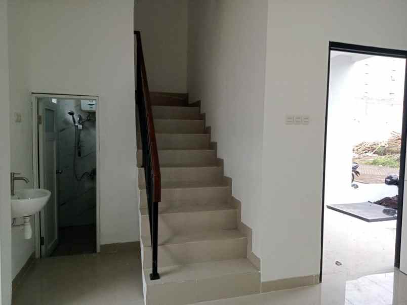 dijual rumah jl cijamil ngamprah