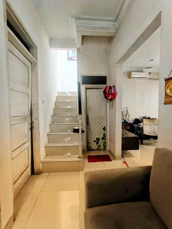 dijual rumah jl dana puri