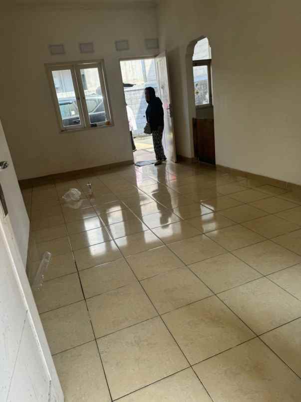 dijual rumah jl jakarta mega cinere