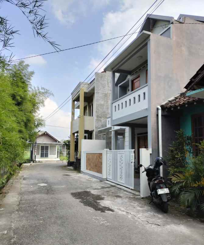 dijual rumah jl kaliurang km 10