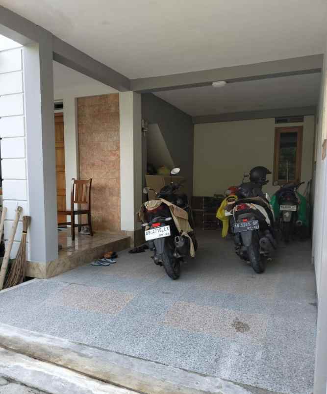 dijual rumah jl kaliurang km 10