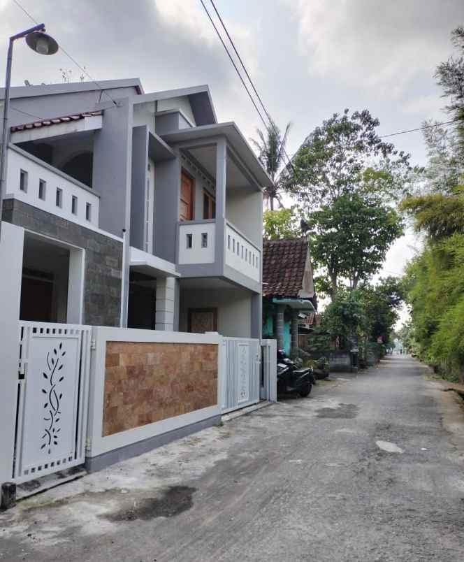 dijual rumah jl kaliurang km 10