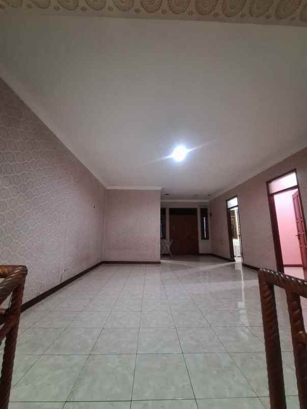 dijual rumah jl kiarasari buahbatu bandung