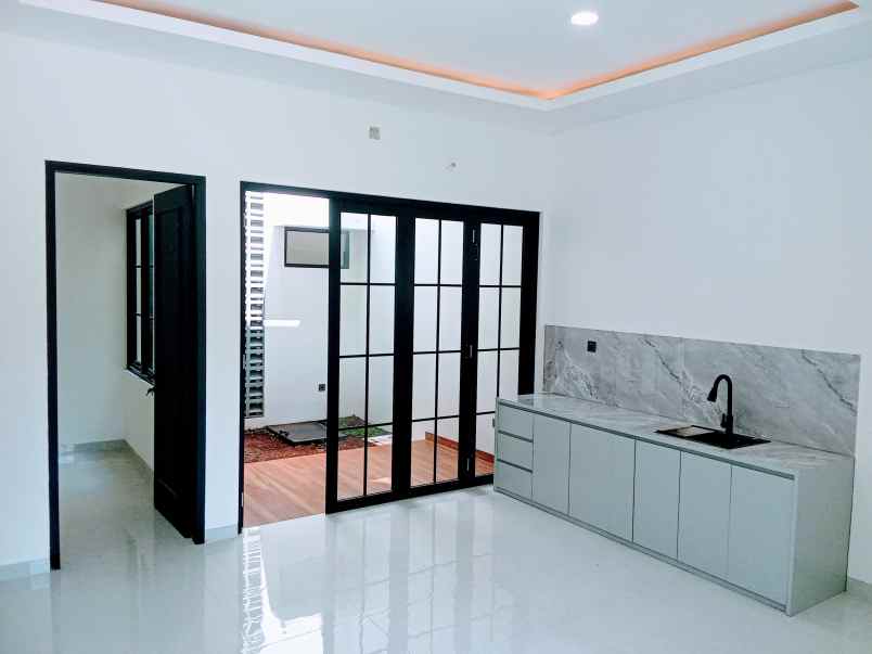 dijual rumah jl krukut raya gandul