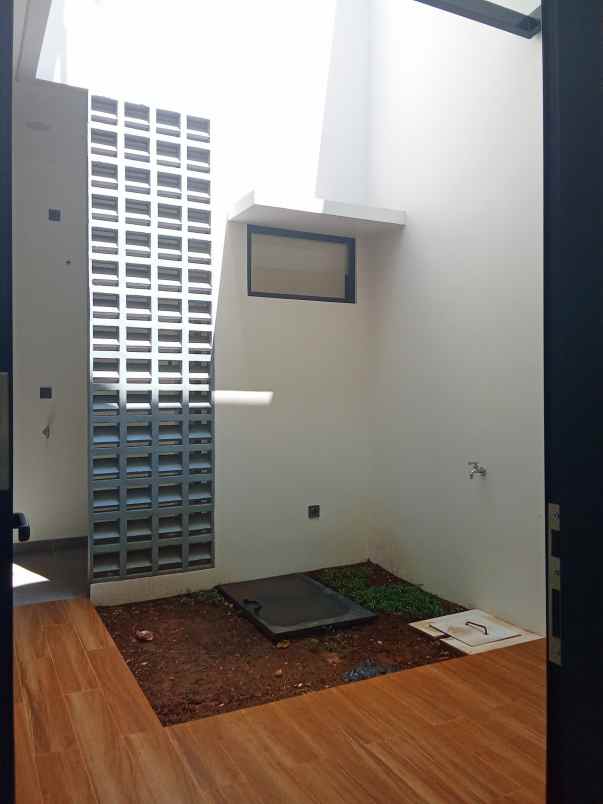 dijual rumah jl krukut raya gandul