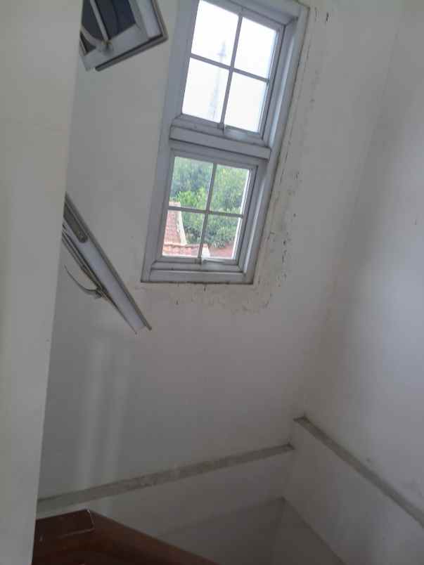 dijual rumah jl lama kiara