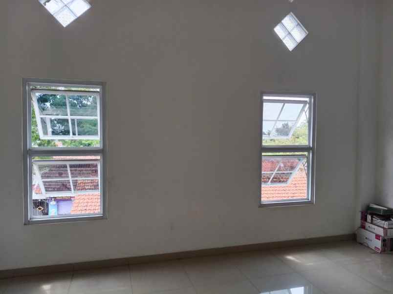 dijual rumah jl lama kiara