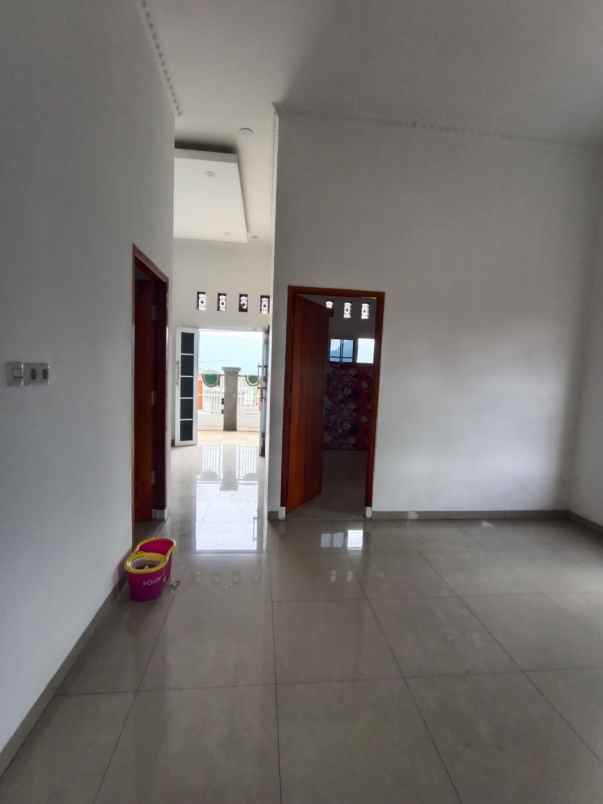 dijual rumah jl lama kiara
