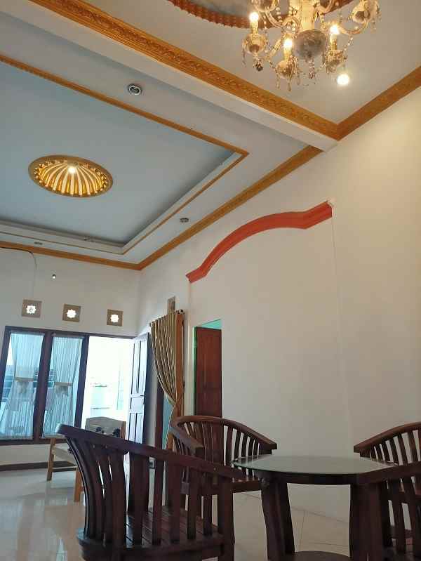 dijual rumah jl onggomertan utara nayan