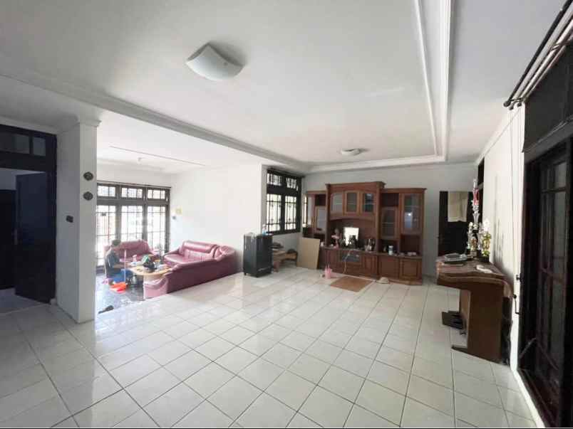 dijual rumah jl pahlawan revolusi