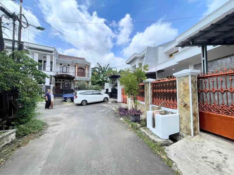 dijual rumah jl pahlawan revolusi