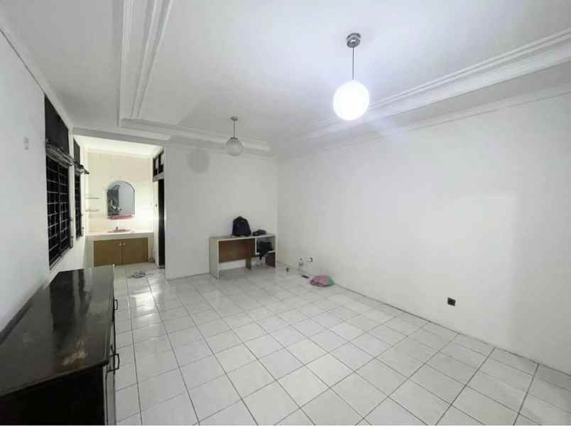 dijual rumah jl pahlawan revolusi