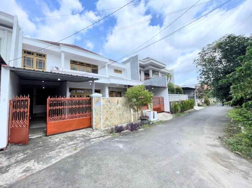 dijual rumah jl pahlawan revolusi