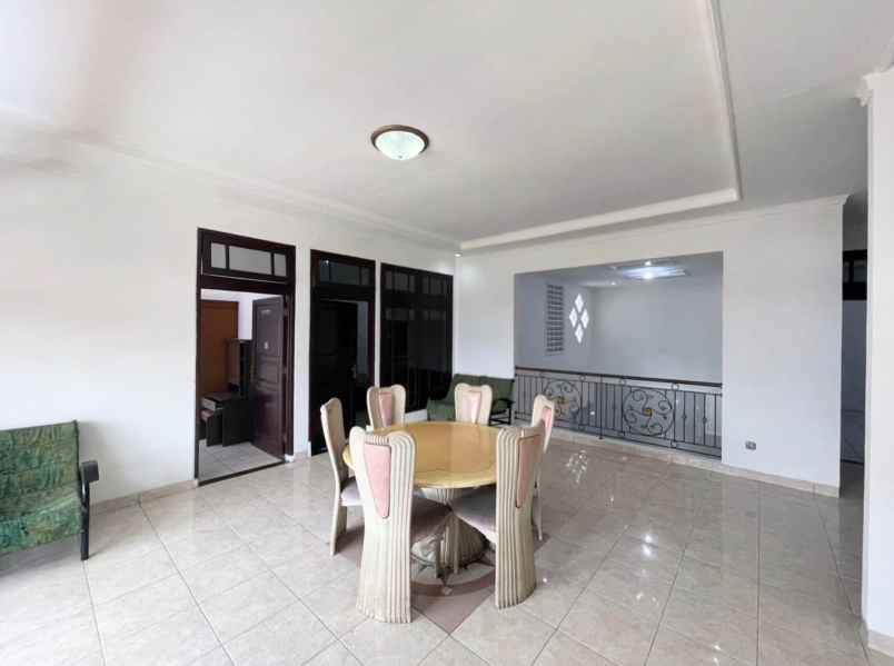 dijual rumah jl pahlawan revolusi