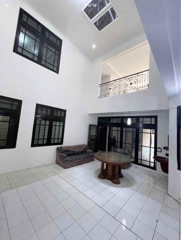 dijual rumah jl pahlawan revolusi