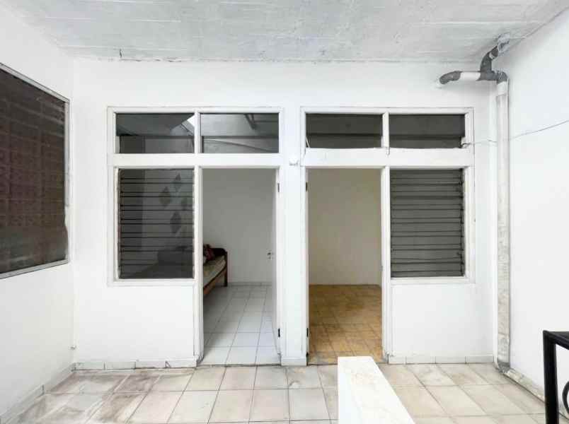 dijual rumah jl pahlawan revolusi