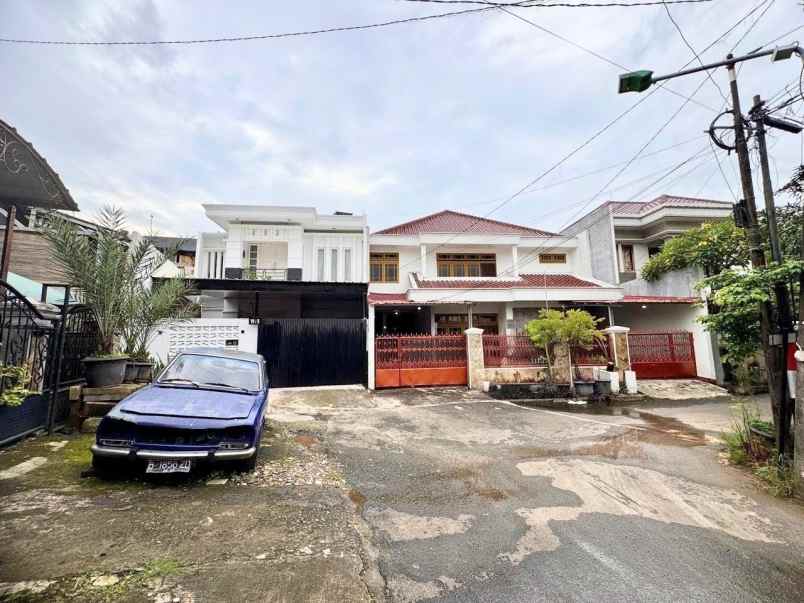 dijual rumah jl pahlawan revolusi