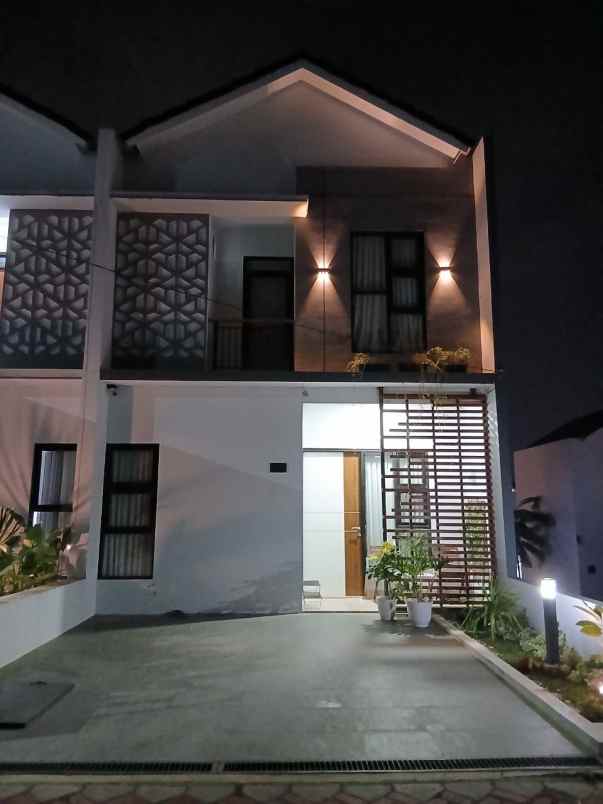 dijual rumah jl pasir embe dijamin