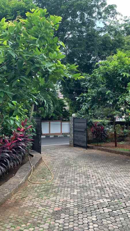 dijual rumah jl pengadegan seltan