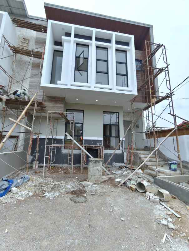 dijual rumah jl pondok hijau