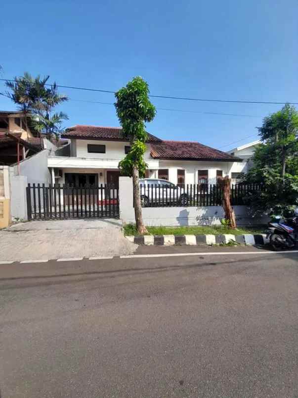 Rumah Dalam Komplek Elite Billymoon Pondok Kelapa Jakarta Timur