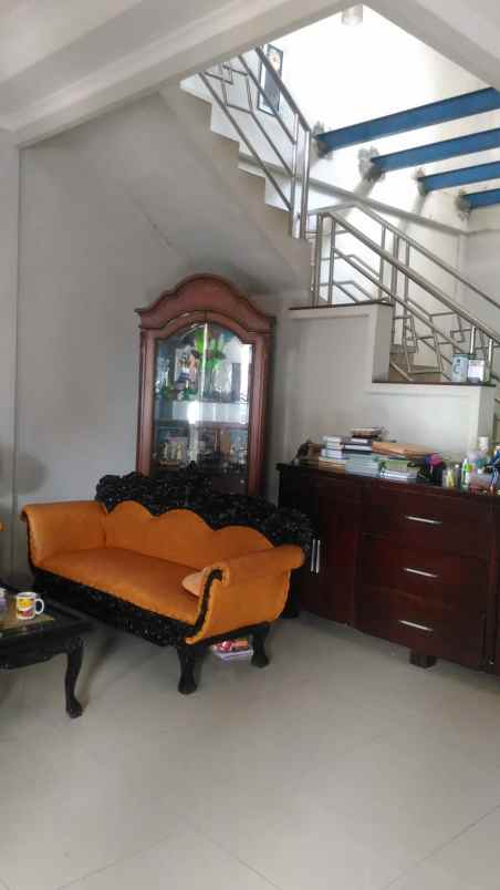 dijual rumah jl raya vila dago