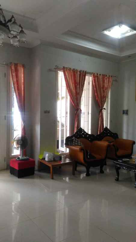 dijual rumah jl raya vila dago