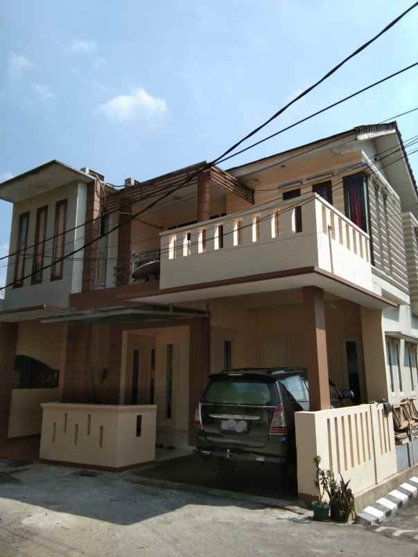dijual rumah jl raya vila dago