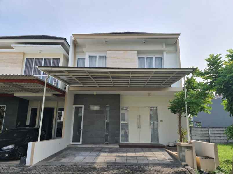 dijual rumah jl royal residence
