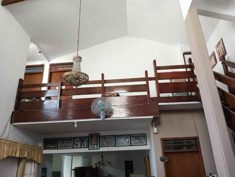 dijual rumah jl sari asih sarijadi raya