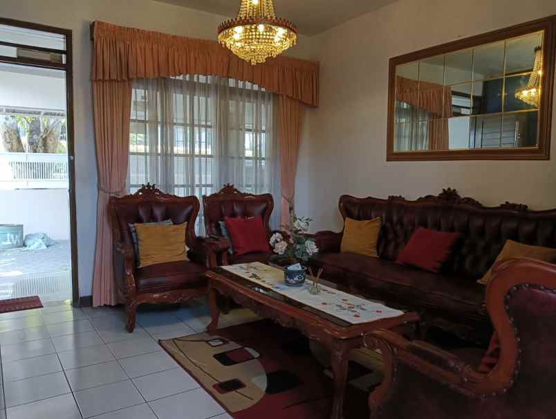dijual rumah jl sari asih sarijadi raya
