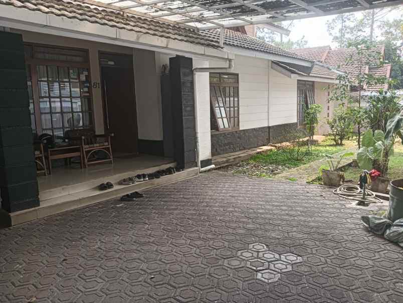 dijual rumah jl sari asih sarijadi raya