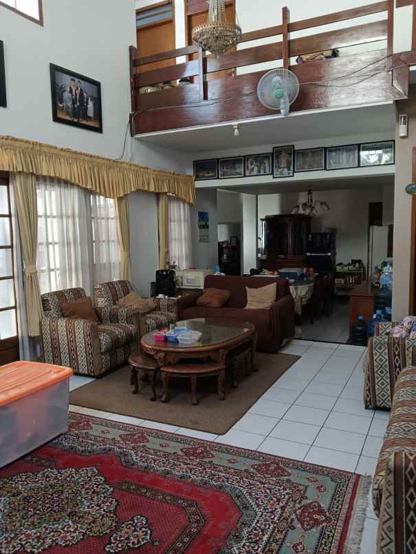 dijual rumah jl sari asih sarijadi raya