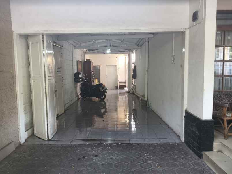dijual rumah jl sari asih sarijadi raya
