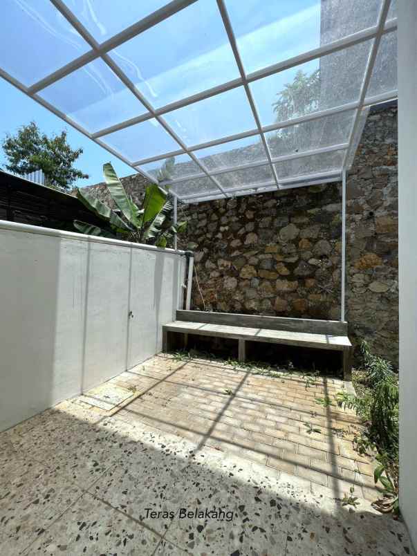 dijual rumah jl sayap gegerkalong