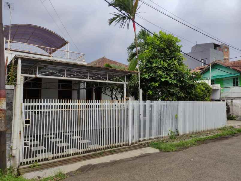 dijual rumah jl tubagus ismail ii