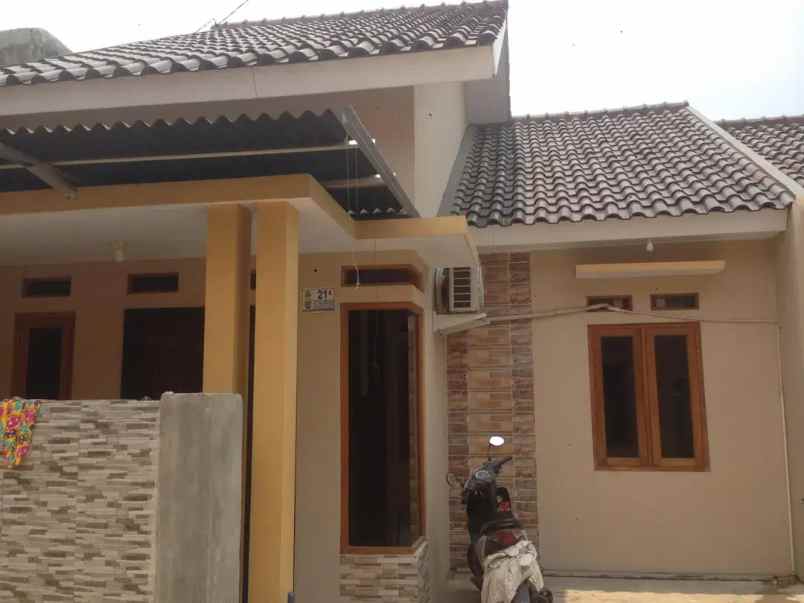 dijual rumah jl wadas raya