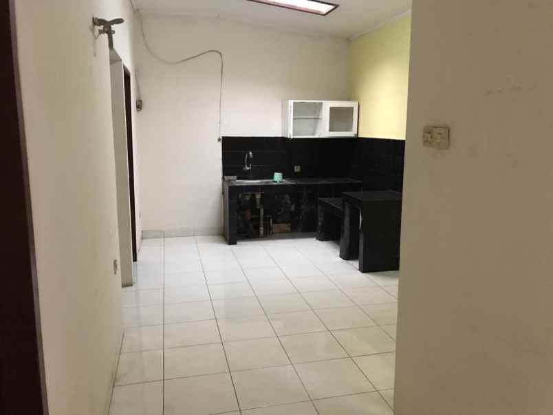 dijual rumah jl zamrud utara viii dukuh