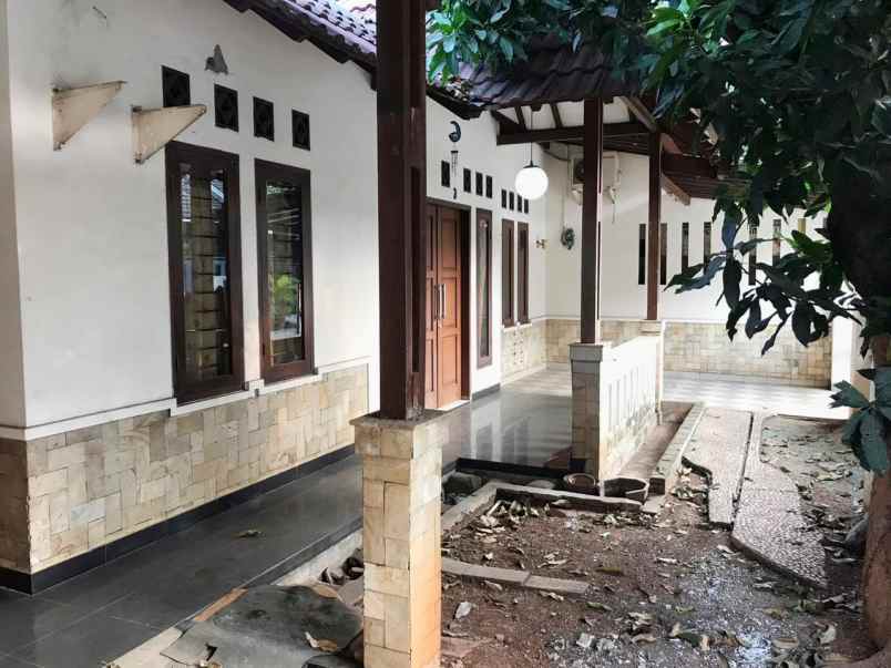 dijual rumah jl zamrud utara viii dukuh