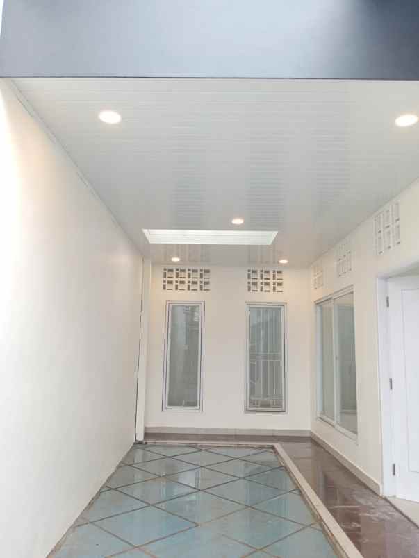 dijual rumah jln raya nusantara beji depok