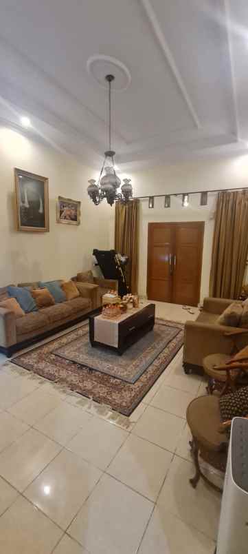 dijual rumah jln raya pandeglang