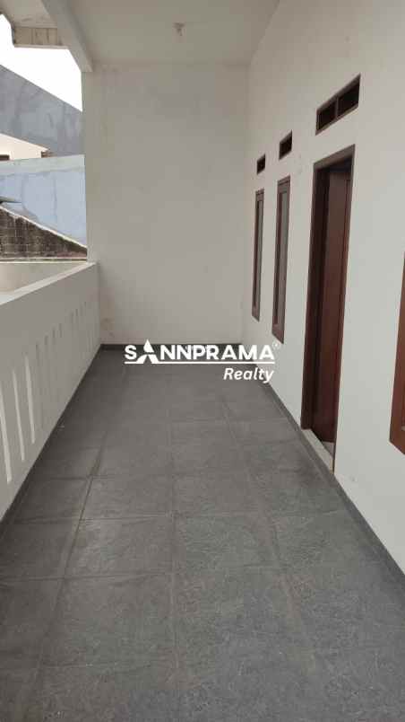 dijual rumah jln raya pondok gede bekasi