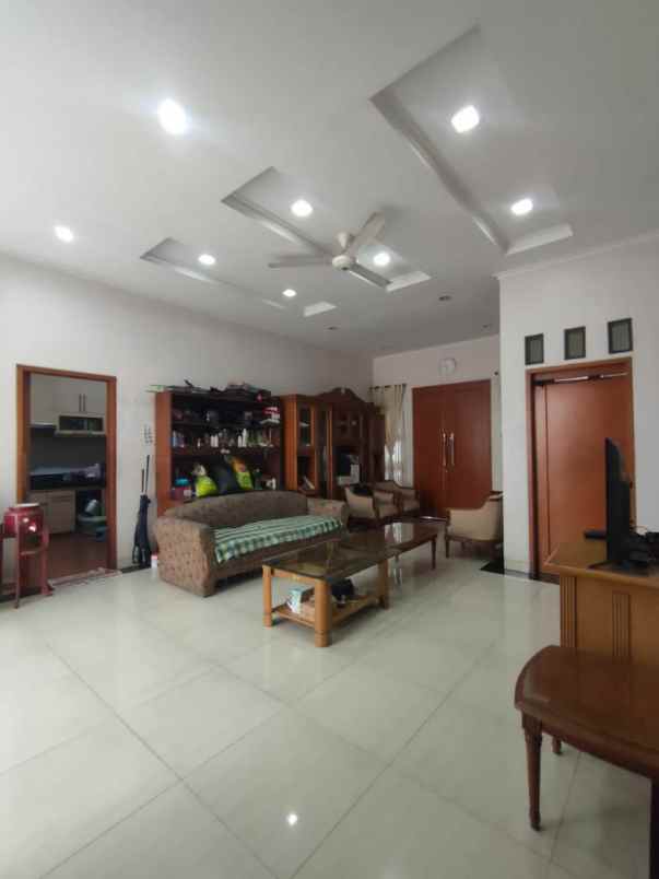 dijual rumah jln raya veteran bintaro