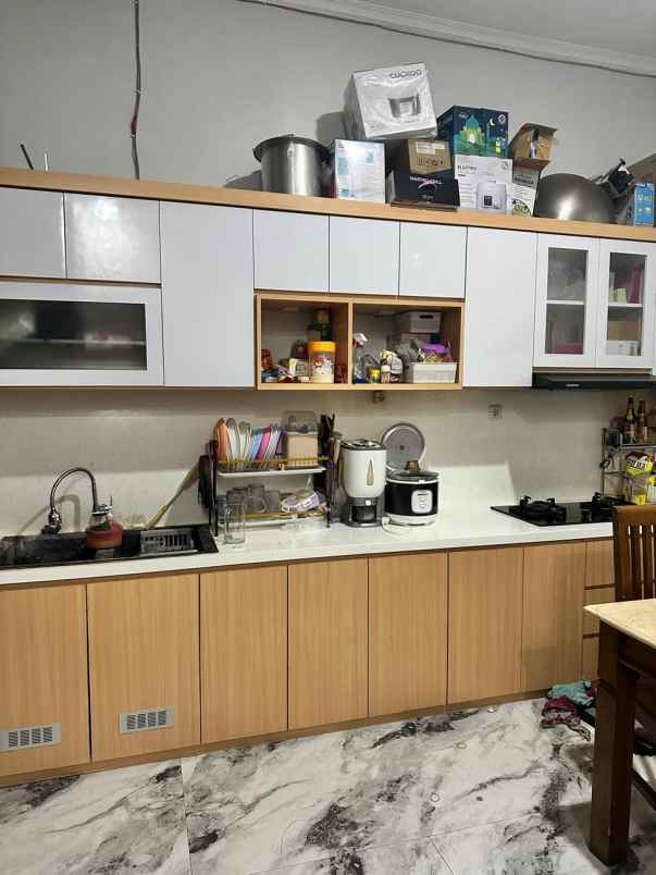 dijual rumah johar baru