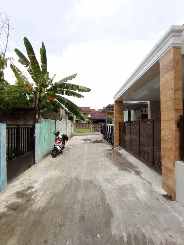 dijual rumah kadirojo purwomartani
