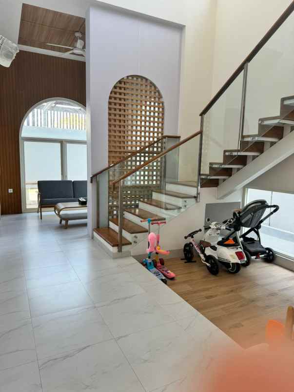 dijual rumah kebonsari lvk surabaya