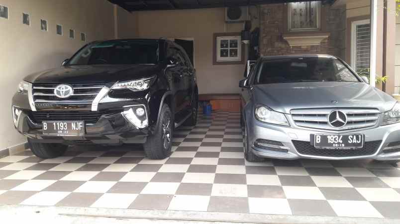 dijual rumah kencana loka