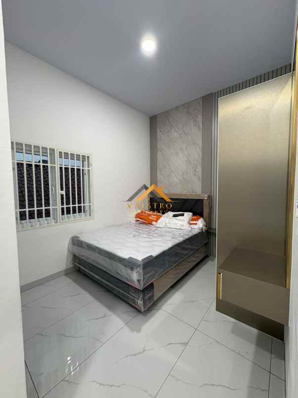 dijual rumah komplek banyan tree jalan