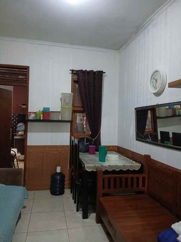dijual rumah komplek bumi adipura